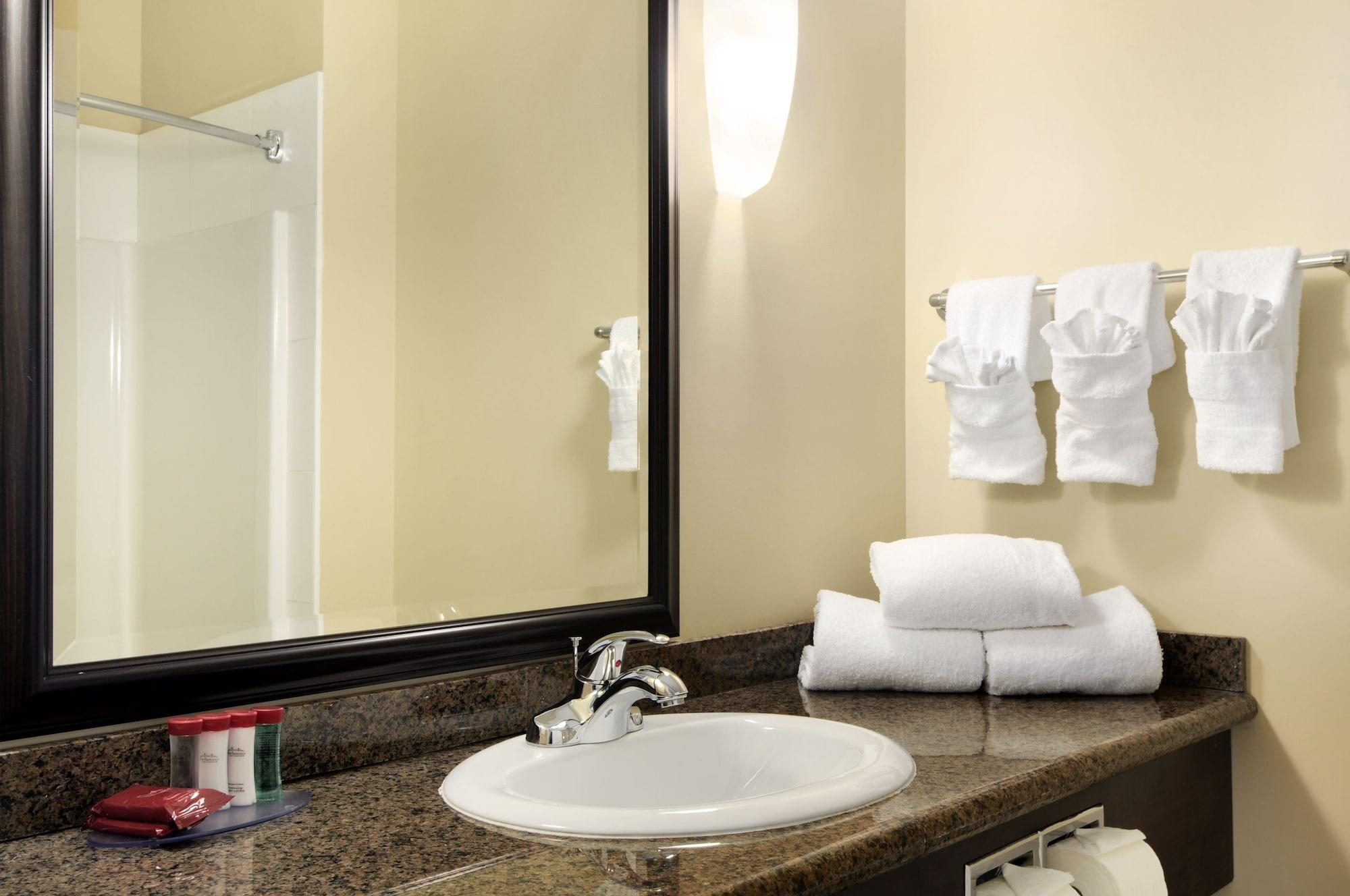 Ramada By Wyndham Cold Lake Quarto foto
