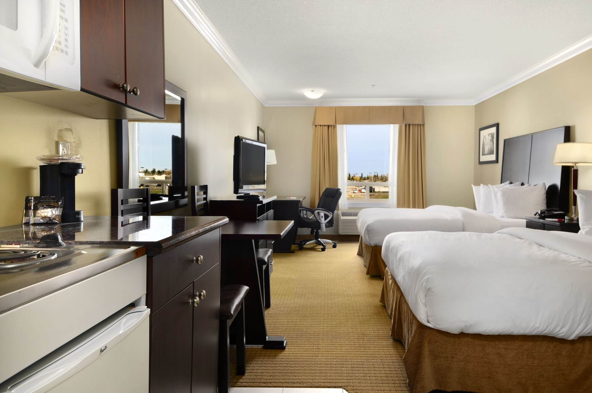 Ramada By Wyndham Cold Lake Exterior foto